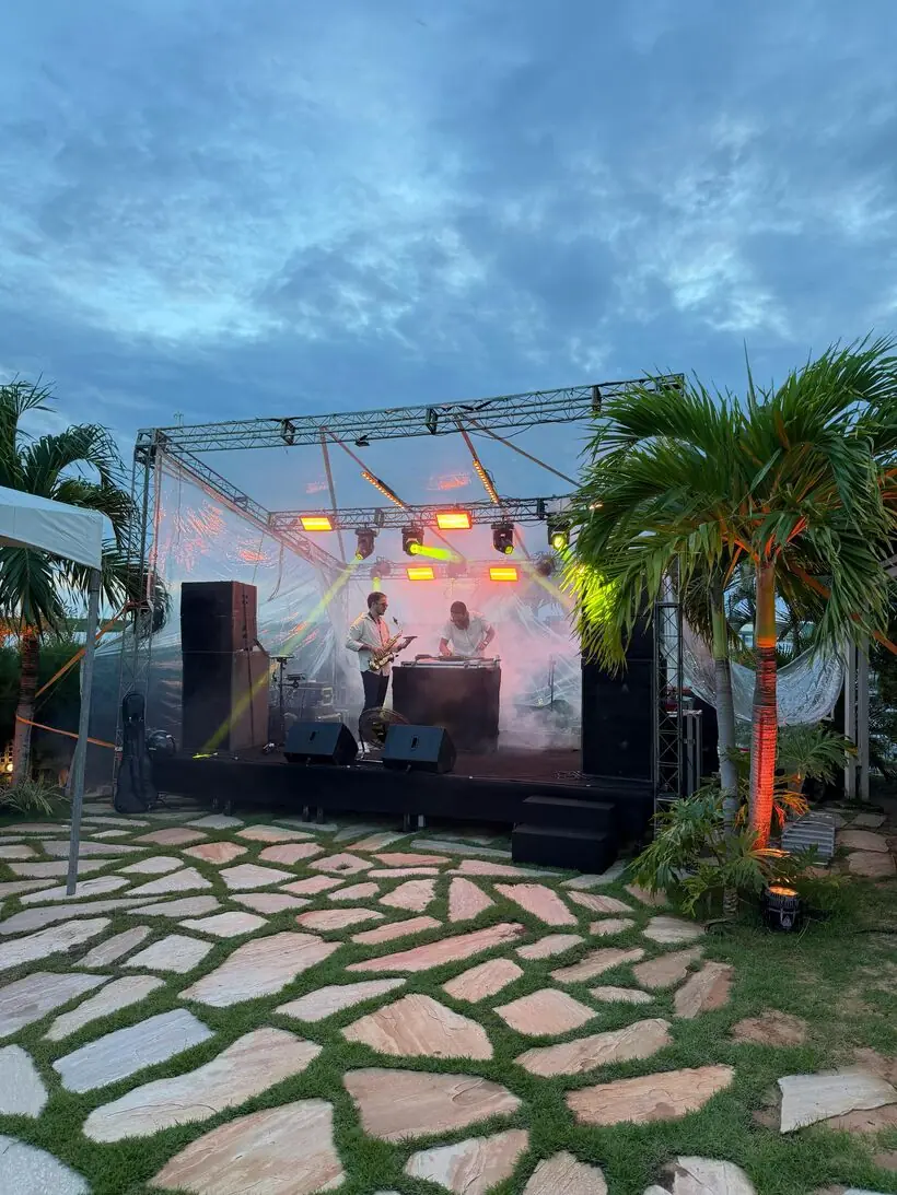 Estrutura, som e iluminação da DJ House Brasil